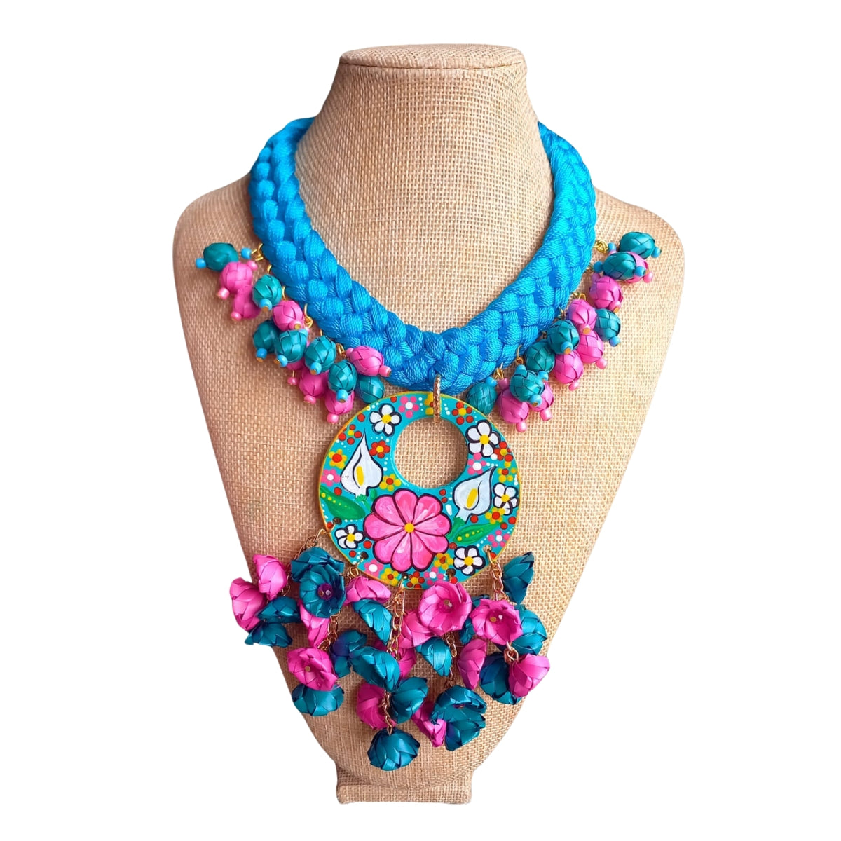 Collar trenzado con dije de barro